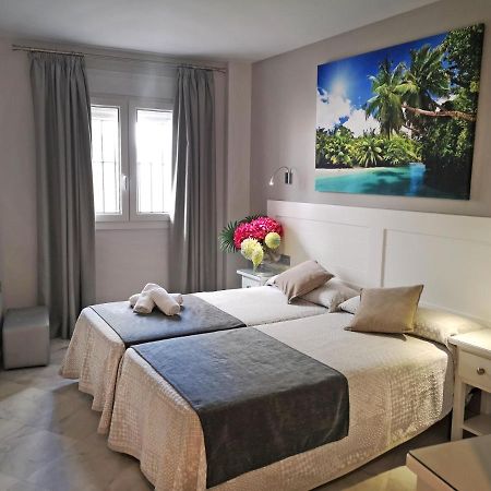 Hostal Bodega Conil De La Frontera Bagian luar foto