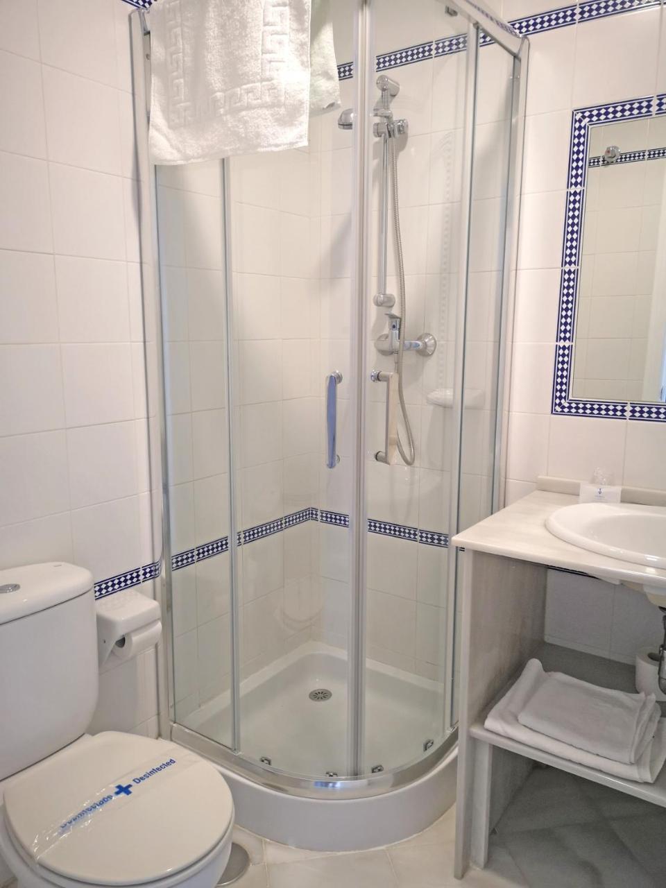 Hostal Bodega Conil De La Frontera Bagian luar foto