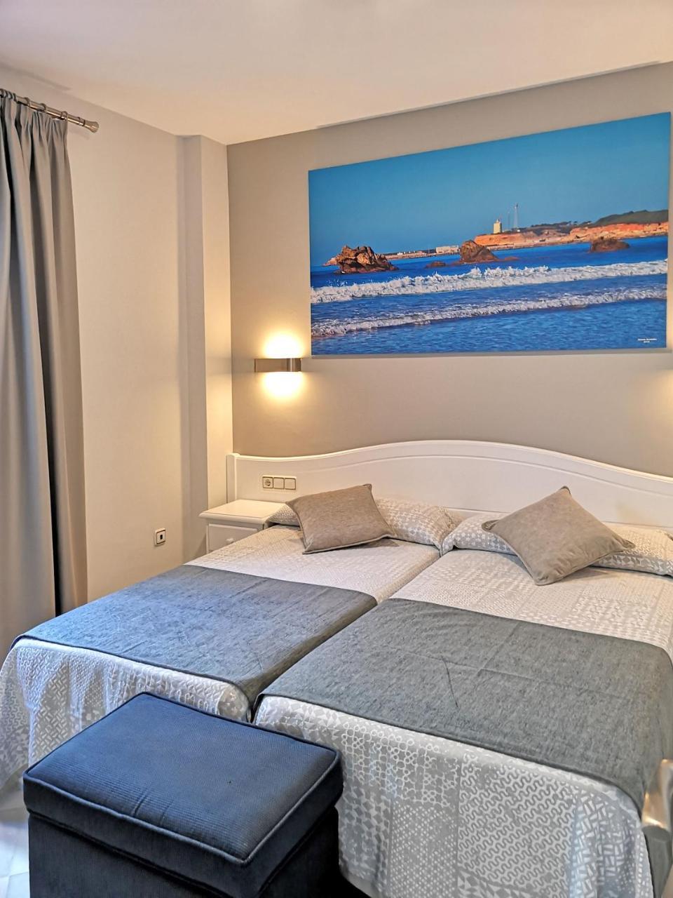 Hostal Bodega Conil De La Frontera Bagian luar foto