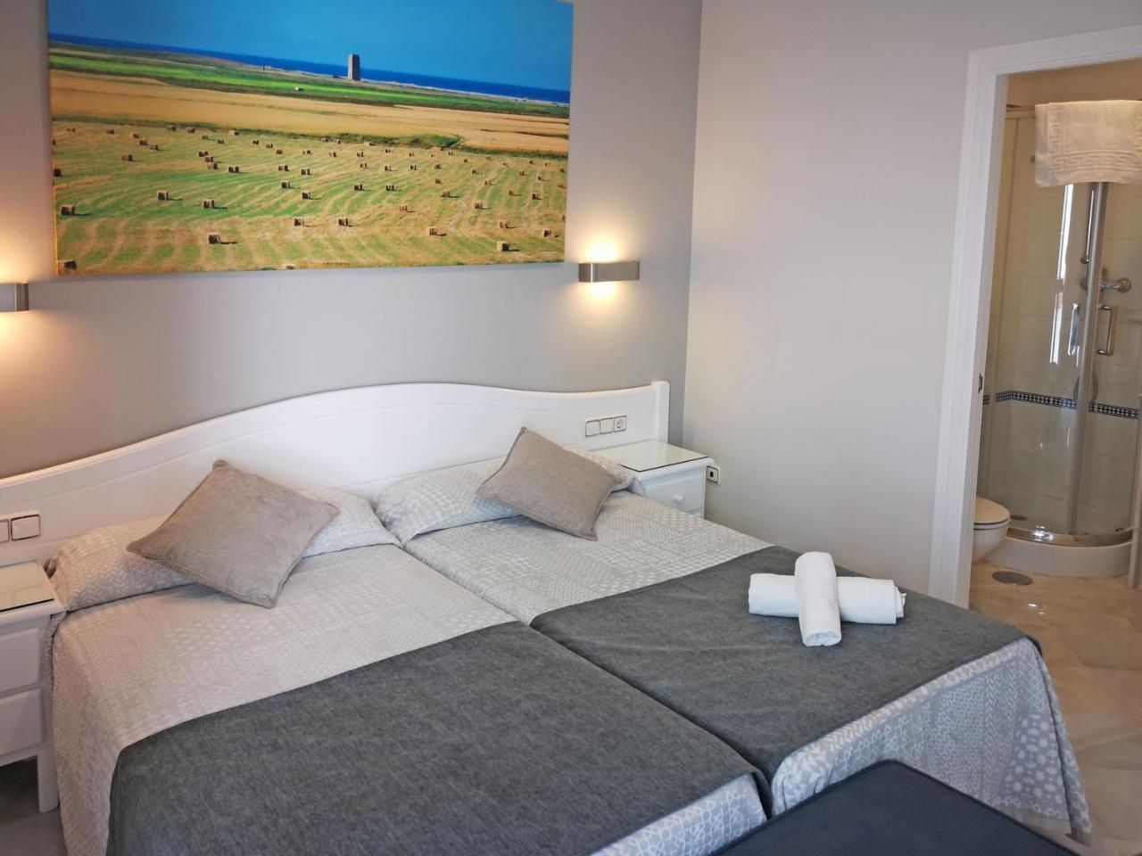 Hostal Bodega Conil De La Frontera Bagian luar foto