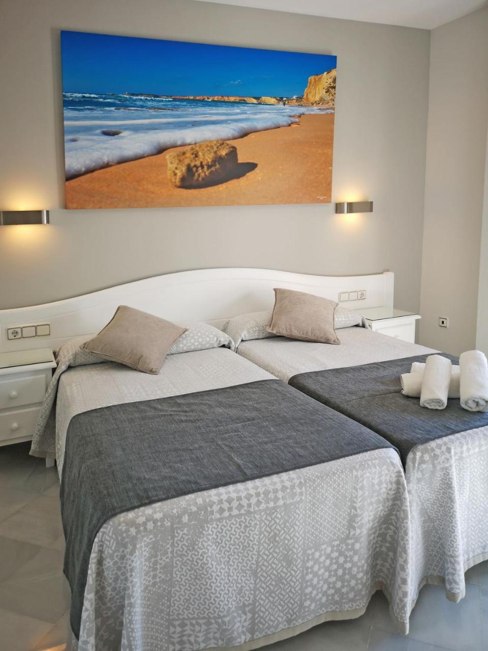 Hostal Bodega Conil De La Frontera Bagian luar foto