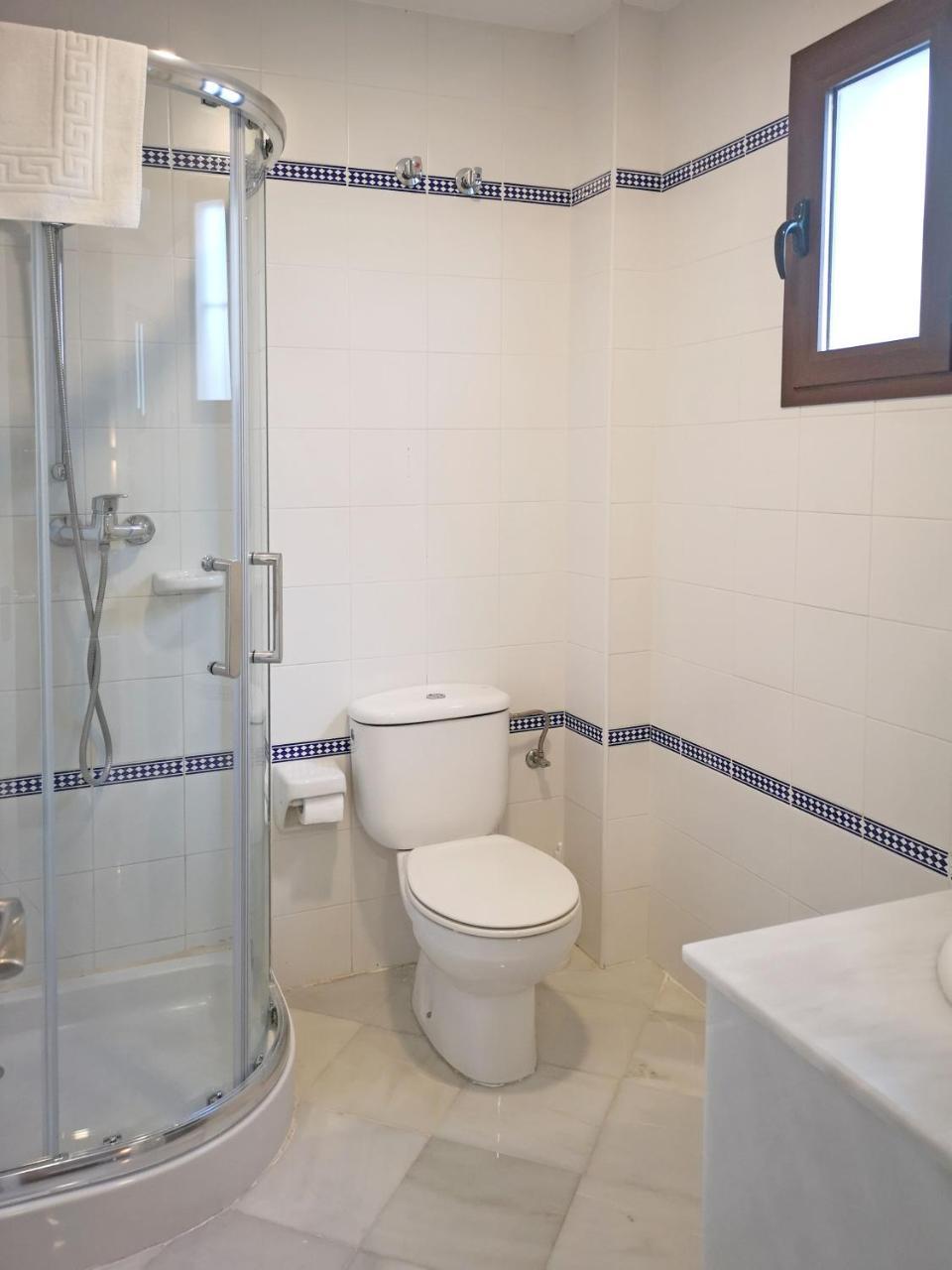 Hostal Bodega Conil De La Frontera Bagian luar foto