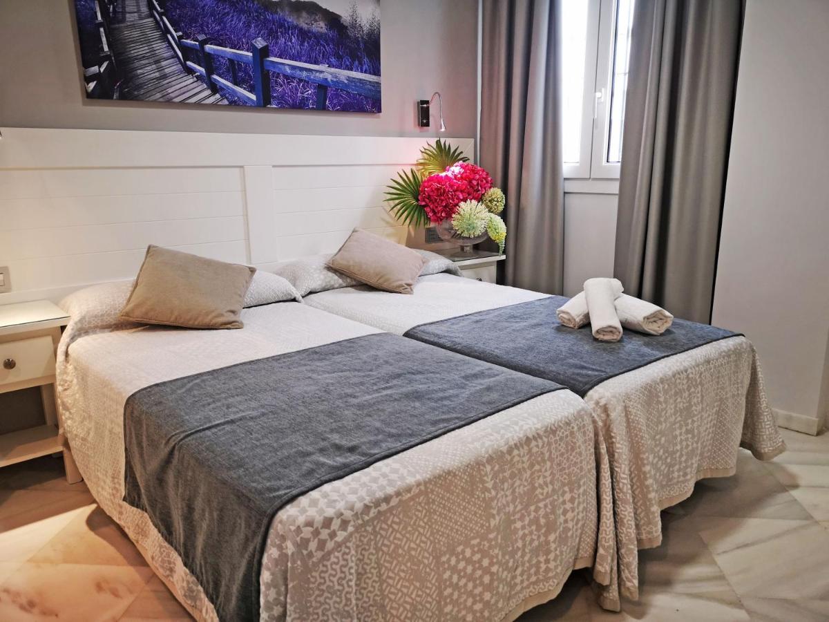 Hostal Bodega Conil De La Frontera Bagian luar foto