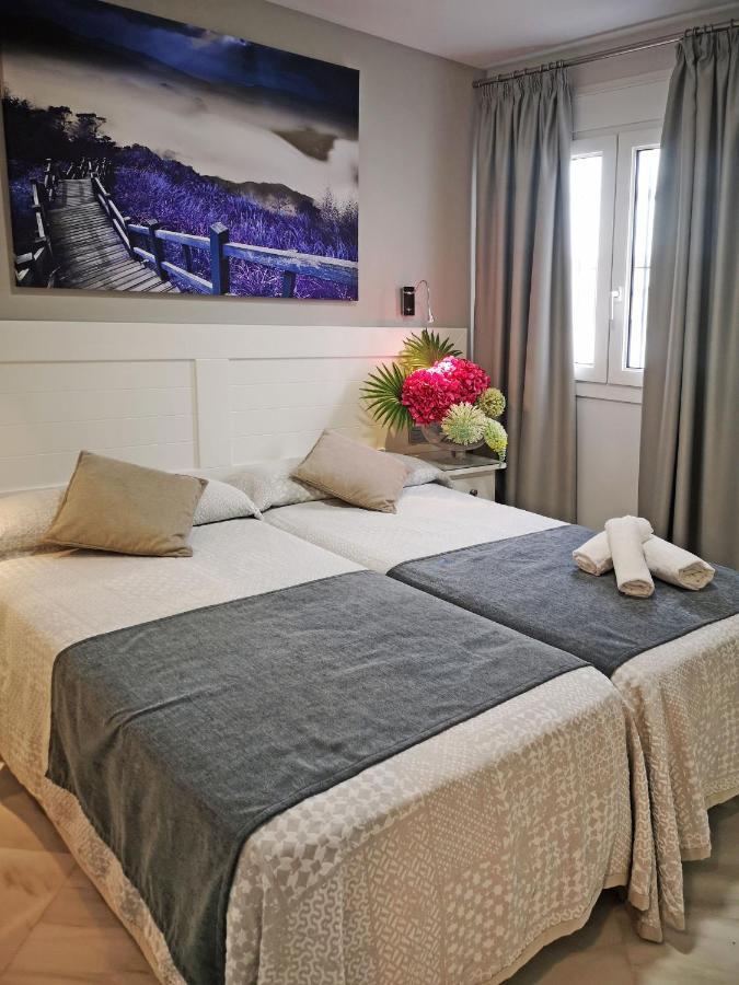 Hostal Bodega Conil De La Frontera Bagian luar foto