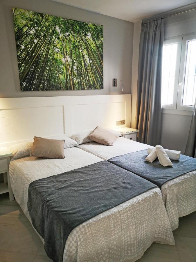 Hostal Bodega Conil De La Frontera Bagian luar foto